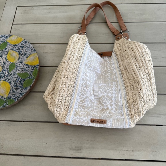 Sakroots Roma Cream and Brown Shoulder Bag with Woven Texture - Picture 4 of 8